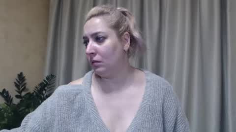 Snapshot of ohsweetiren chatting on 01/28/25, 07:00 Iren online show from 01/28/25, 07:00