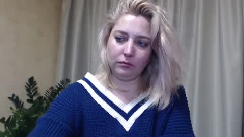 Snapshot of ohsweetiren chatting on 02/16/25, 10:21 Iren online show from 02/16/25, 10:21