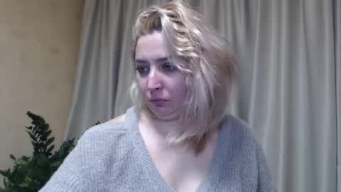 Snapshot of ohsweetiren chatting on 02/25/25, 06:36 Iren online show from 02/25/25, 06:36