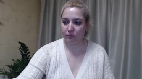 Snapshot of ohsweetiren chatting on 02/26/25, 10:26 Iren online show from 02/26/25, 10:26