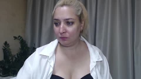 Snapshot of ohsweetiren chatting on 09/21/25, 05:42 Iren online show from 09/21/25, 05:42