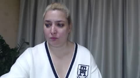 Snapshot of ohsweetiren chatting on 10/13/25, 06:24 Iren online show from 10/13/25, 06:24