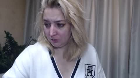 Snapshot of ohsweetiren chatting on 10/18/25, 06:58 Iren online show from 10/18/25, 06:58