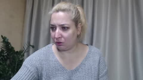 Snapshot of ohsweetiren chatting on 10/19/25, 02:34 Iren online show from 10/19/25, 02:34