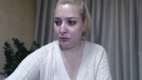 Snapshot of ohsweetiren chatting on 11/21/25, 08:57 Iren online show from 11/21/25, 08:57