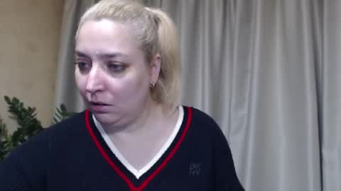 Snapshot of ohsweetiren chatting on 11/30/25, 07:12 Iren online show from 11/30/25, 07:12