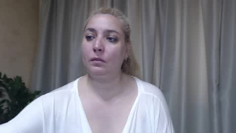 Snapshot of ohsweetiren chatting on 06/10/26, 06:12 Iren online show from 06/10/26, 06:12
