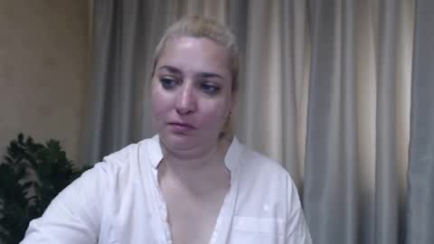 Snapshot of ohsweetiren chatting on 06/11/26, 06:33 Iren online show from 06/11/26, 06:33