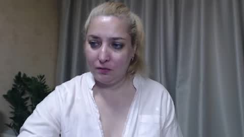 Snapshot of ohsweetiren chatting on 06/13/26, 01:42 Iren online show from 06/13/26, 01:42