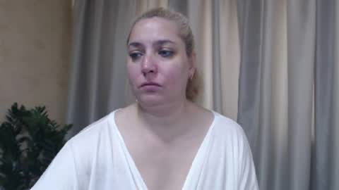 Snapshot of ohsweetiren chatting on 06/16/26, 05:43 Iren online show from 06/16/26, 05:43
