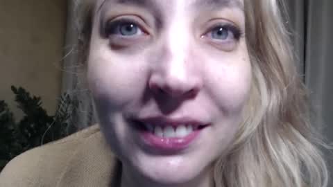 Mari online show from 11/20/25, 06:51