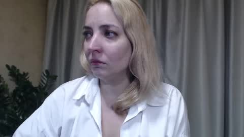 Mari online show from 11/23/25, 05:02