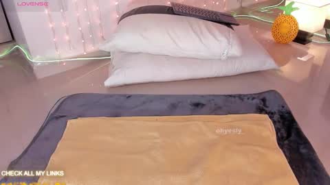 ohyesly_ online show from 01/19/26, 10:08