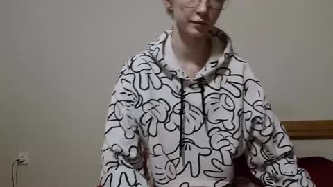 Ola dushek online show from 04/22/26, 06:42