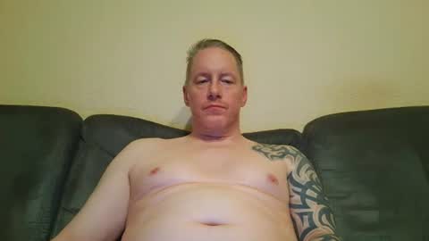 Snapshot of olavdelux chatting on 10/17/25, 09:50 olavdelux online show from 10/17/25, 09:50