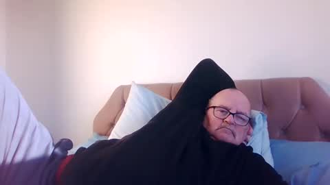 Snapshot of old_fkr chatting on 12/19/24, 01:40 old_fkr online show from 12/19/24, 01:40