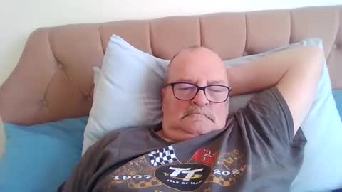 Snapshot of old_fkr chatting on 12/25/24, 09:45 old_fkr online show from 12/25/24, 09:45