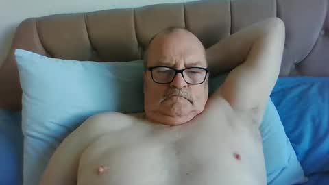 Snapshot of old_fkr chatting on 01/01/25, 10:32 old_fkr online show from 01/01/25, 10:32