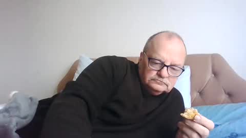 Snapshot of old_fkr chatting on 01/05/25, 11:04 old_fkr online show from 01/05/25, 11:04