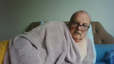 Snapshot of old_fkr chatting on 02/04/25, 12:11 old_fkr online show from 02/04/25, 12:11