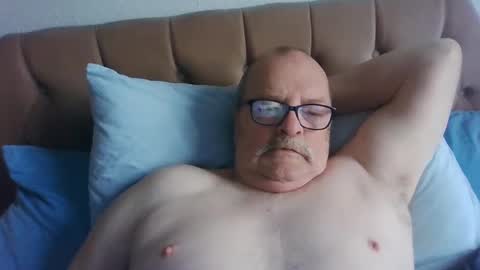 Snapshot of old_fkr chatting on 02/15/25, 09:27 old_fkr online show from 02/15/25, 09:27