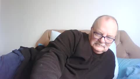 Snapshot of old_fkr chatting on 02/22/25, 10:18 old_fkr online show from 02/22/25, 10:18