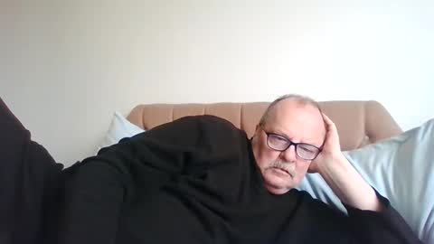 Snapshot of old_fkr chatting on 03/04/25, 09:51 old_fkr online show from 03/04/25, 09:51