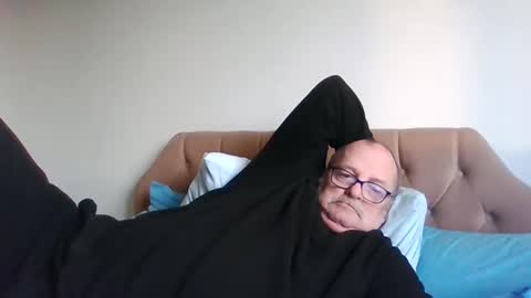 Snapshot of old_fkr chatting on 03/04/25, 05:03 old_fkr online show from 03/04/25, 05:03