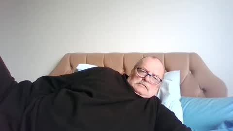 Snapshot of old_fkr chatting on 03/05/25, 10:44 old_fkr online show from 03/05/25, 10:44