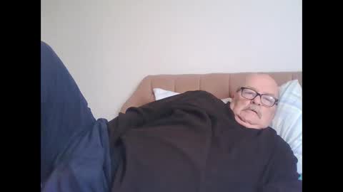 Snapshot of old_fkr chatting on 11/08/25, 11:21 old_fkr online show from 11/08/25, 11:21