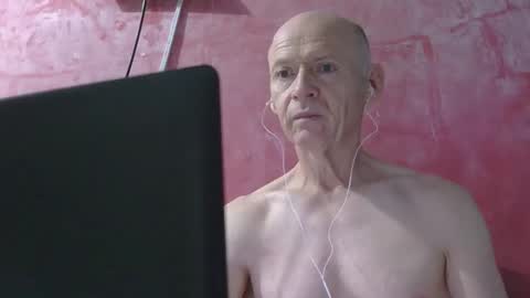 Snapshot of oldbuthorny62 chatting on 04/16/26, 12:22 oldbuthorny62 online show from 04/16/26, 12:22