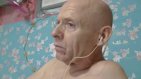 Snapshot of oldbuthorny62 chatting on 05/03/26, 03:18 oldbuthorny62 online show from 05/03/26, 03:18
