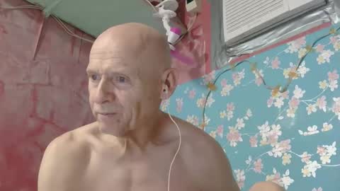 Snapshot of oldbuthorny62 chatting on 05/12/26, 01:52 oldbuthorny62 online show from 05/12/26, 01:52