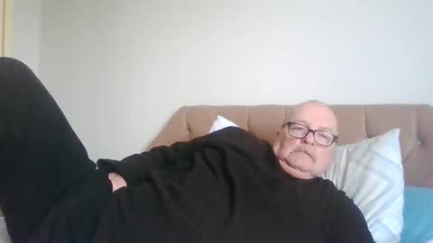 Snapshot of oldfkr69 chatting on 02/24/26, 11:08 oldfkr69 online show from 02/24/26, 11:08