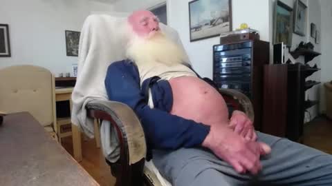 Snapshot of oldfucker9 chatting on 10/11/25, 12:32 oldfucker9 online show from 10/11/25, 12:32