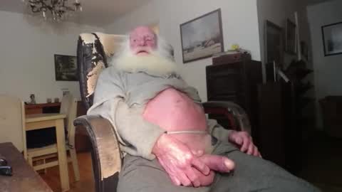 Snapshot of oldfucker9 chatting on 11/06/25, 02:45 oldfucker9 online show from 11/06/25, 02:45