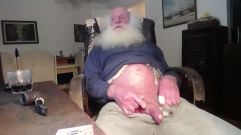 Snapshot of oldfucker9 chatting on 11/24/25, 02:22 oldfucker9 online show from 11/24/25, 02:22