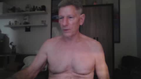 Snapshot of oldgeorge chatting on 09/10/25, 01:11 George online show from 09/10/25, 01:11