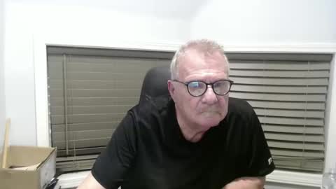 Snapshot of oldguybigd chatting on 10/12/25, 03:27 oldguybigd online show from 10/12/25, 03:27