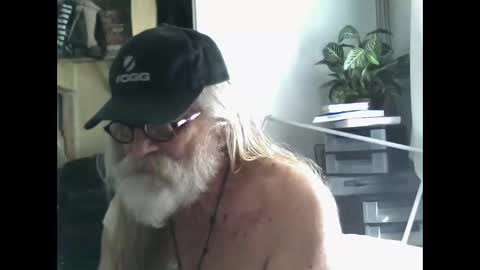 oleredtre online show from 04/05/26, 07:33