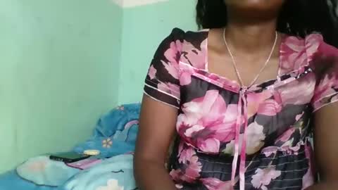 Snapshot of olgaaldy chatting on 10/06/25, 05:27 olgaaldy online show from 10/06/25, 05:27