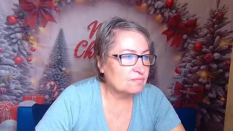 Snapshot of olgaluck chatting on 12/15/25, 06:17 OlgaLuck online show from 12/15/25, 06:17