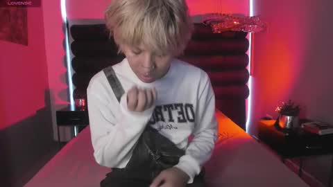 oliiverr22 online show from 12/04/25, 12:14