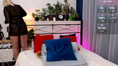 Snapshot of olisunny5 chatting on 12/31/24, 02:19 OliSunny Olivia online show from 12/31/24, 02:19