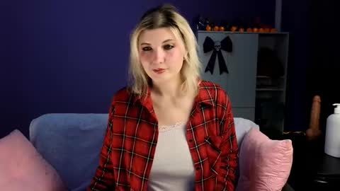 Snapshot of olisunny5 chatting on 11/03/25, 08:10 OliSunny Olivia online show from 11/03/25, 08:10