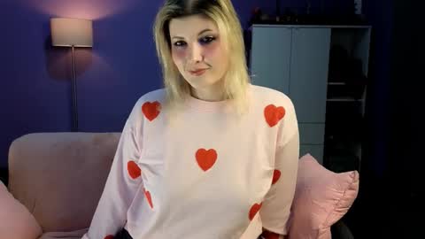 Snapshot of olisunny5 chatting on 02/08/26, 08:23 OliSunny Olivia online show from 02/08/26, 08:23