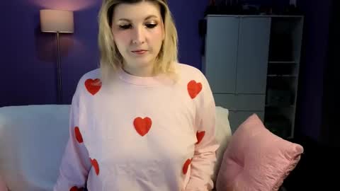 Snapshot of olisunny5 chatting on 02/18/26, 06:37 OliSunny Olivia online show from 02/18/26, 06:37