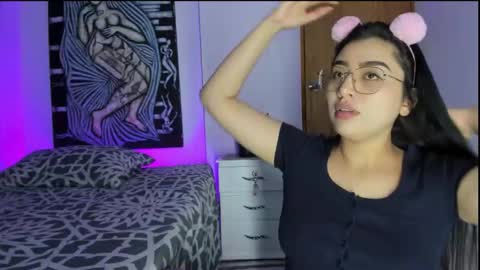 Snapshot of oliv_11 chatting on 10/11/25, 03:06 Olivia online show from 10/11/25, 03:06