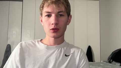 Snapshot of oliver_beck chatting on 12/13/24, 02:43 Oliver Beck online show from 12/13/24, 02:43