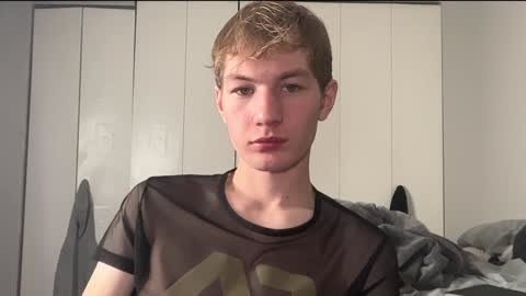 Snapshot of oliver_beck chatting on 12/16/24, 02:25 Oliver Beck online show from 12/16/24, 02:25